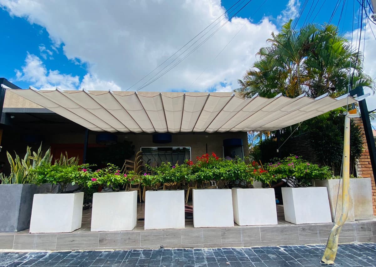 Palillería plegable sobre una terraza